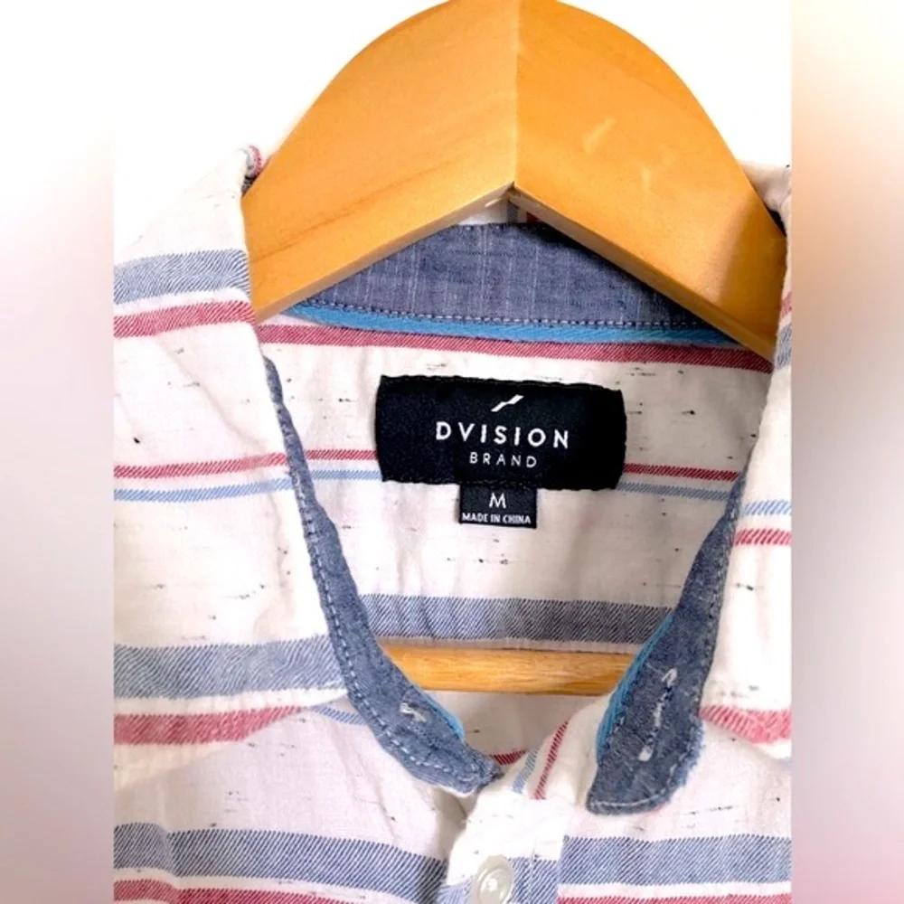 Men’s Division Brand Short Sleeve Stripe and Speckled Button Up! Size medium ! - Picture 3 of 4